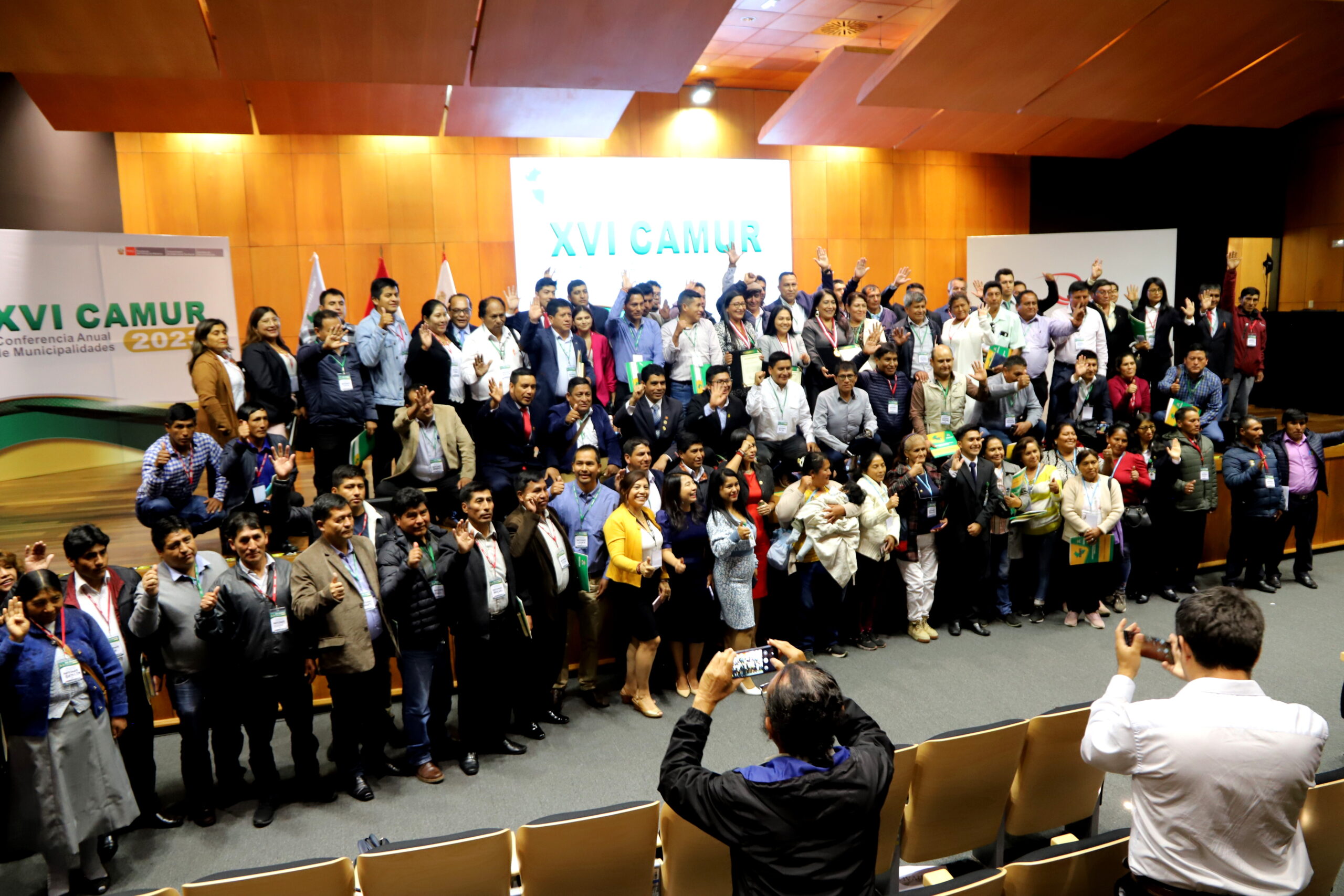 Plantón de  Alcaldes rurales  frente al  Congreso  de la  República  
