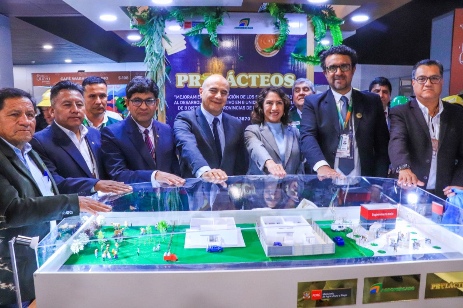Gobierno oficializa Proyecto ProLácteos que beneficiará a más de 4500 productores de 8 regiones del país