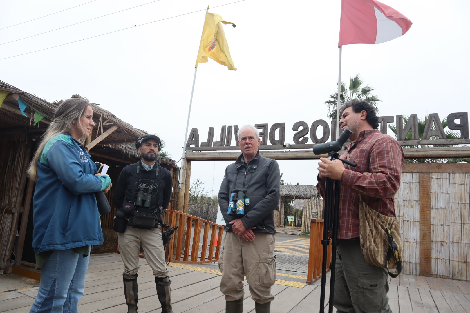 Destacado Ornitólogo Thomas Schulenberg recorre el humedal Pantanos de Villa