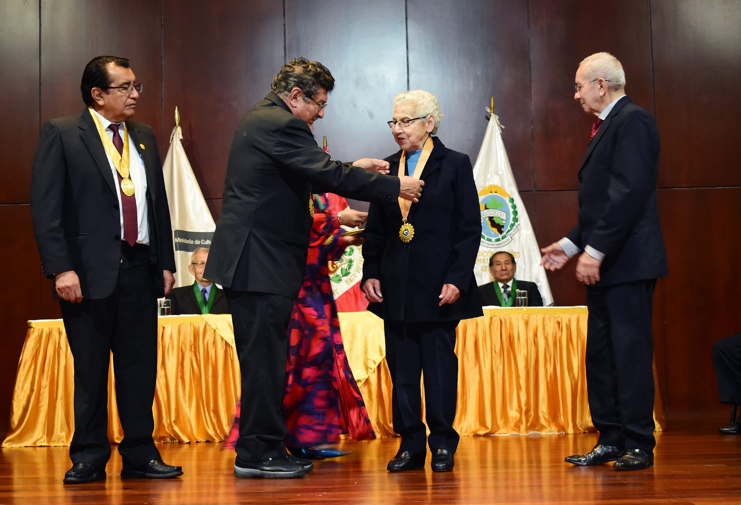 Asociación de Clubes Departamentales del Perú distingue a los Hijos Predilectos con la Condecoración de la Palma de Oro al Mérito Ciudadano 2025