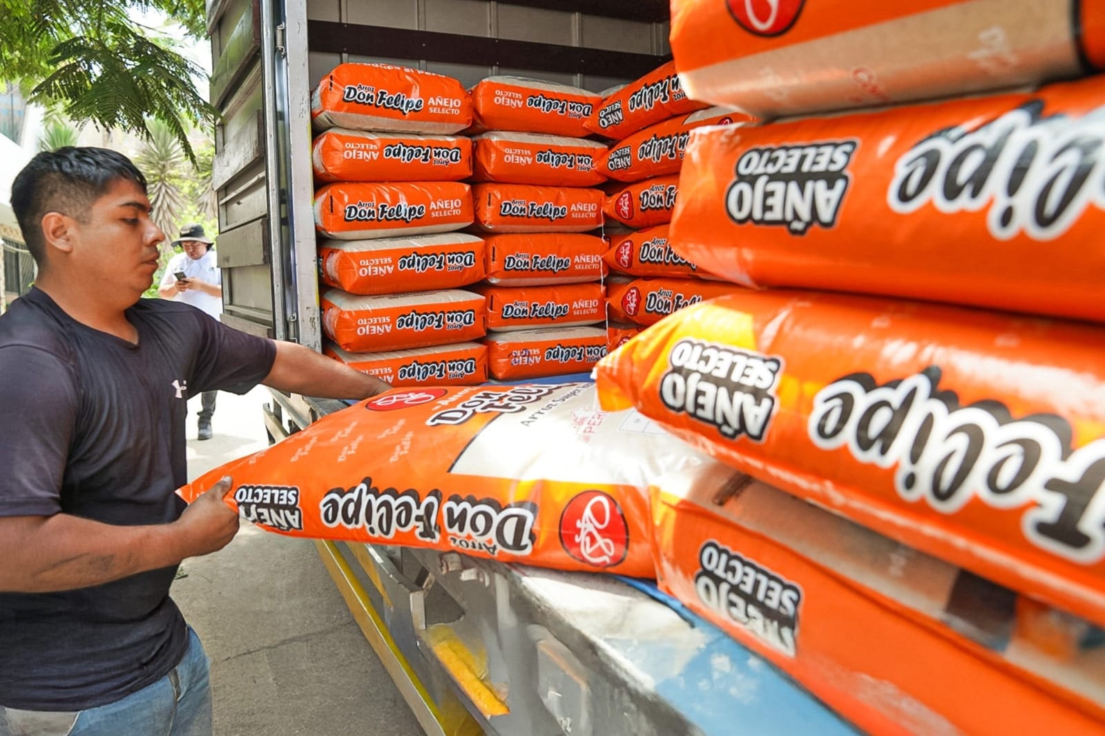 Pequeños productores de arroz comercializan directamente a 80 comedores populares de Lima