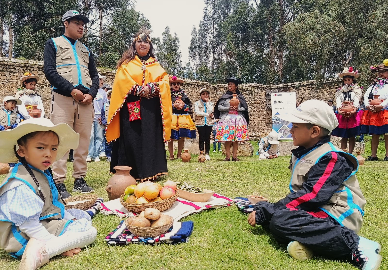 Junín: mujeres andinas lideran ceremonia ancestral por el agua en el Santuario de Wariwillka