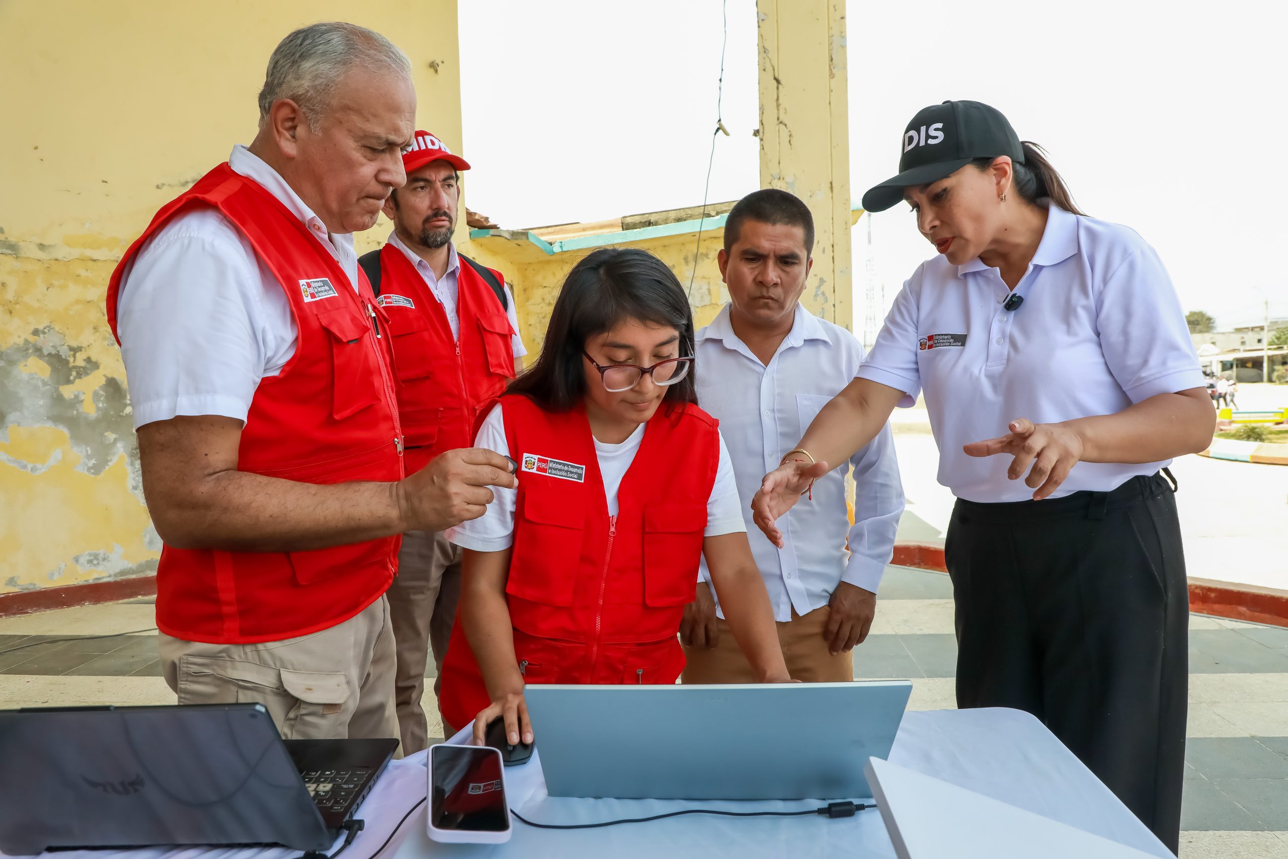 Ministra Maritza Canales supervisa acciones de los programas sociales para proteger a la población vulnerable de Tumbes ante El Niño