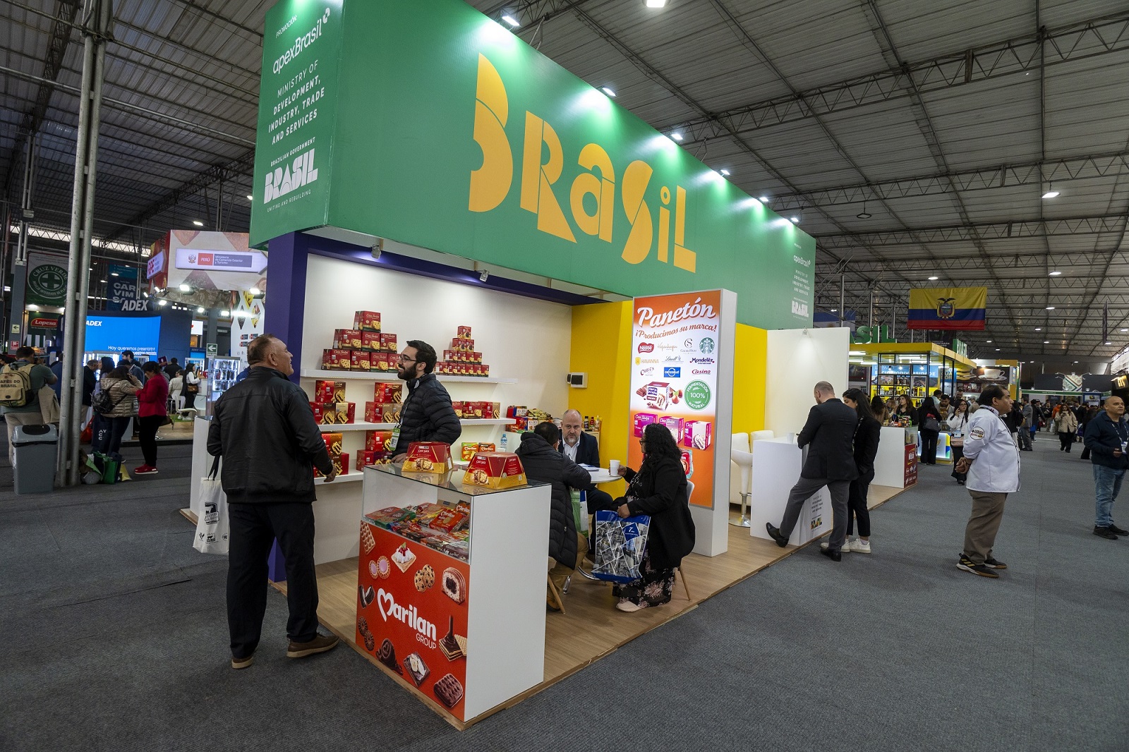 Compradores brasileños interesados en oferta de alimentos peruanos
